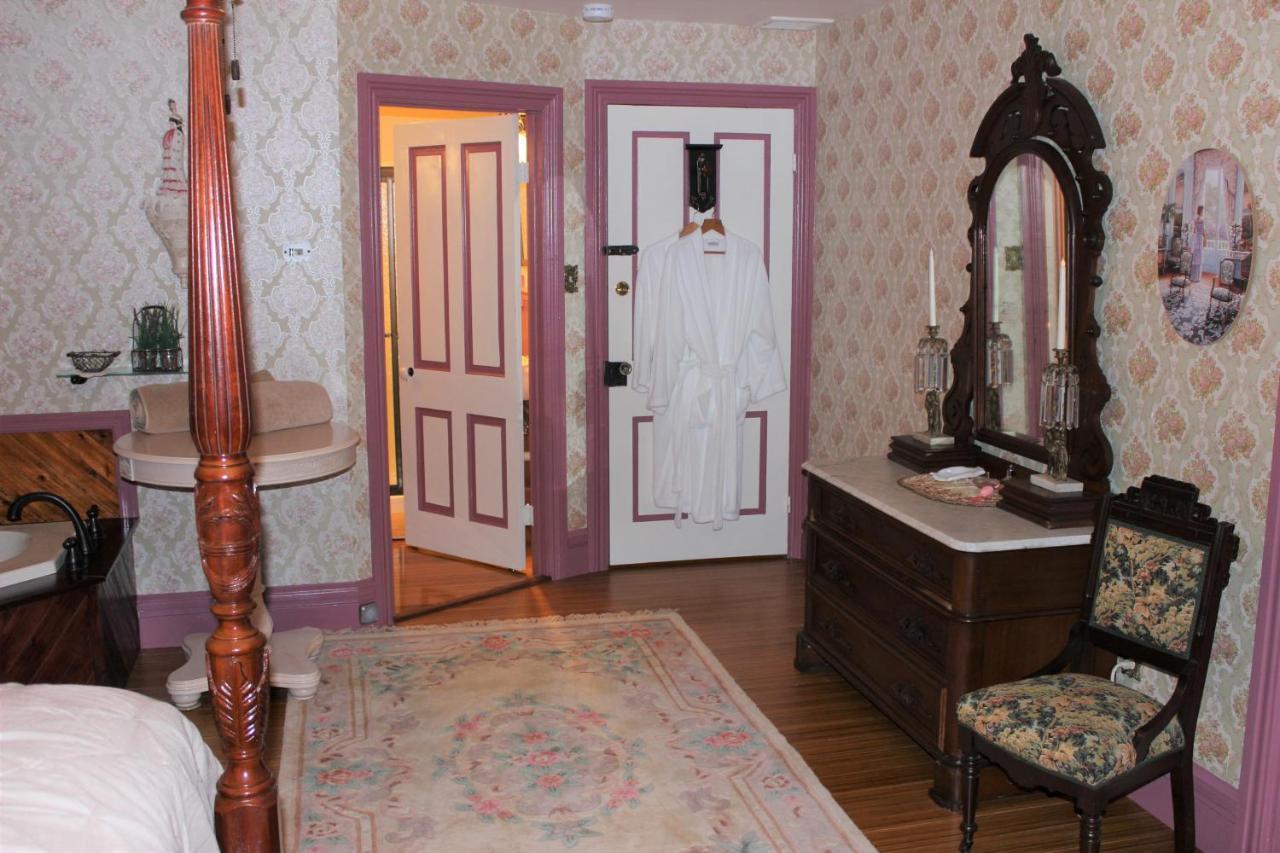 Carriage Stop Bed & Breakfast 팔미라 외부 사진